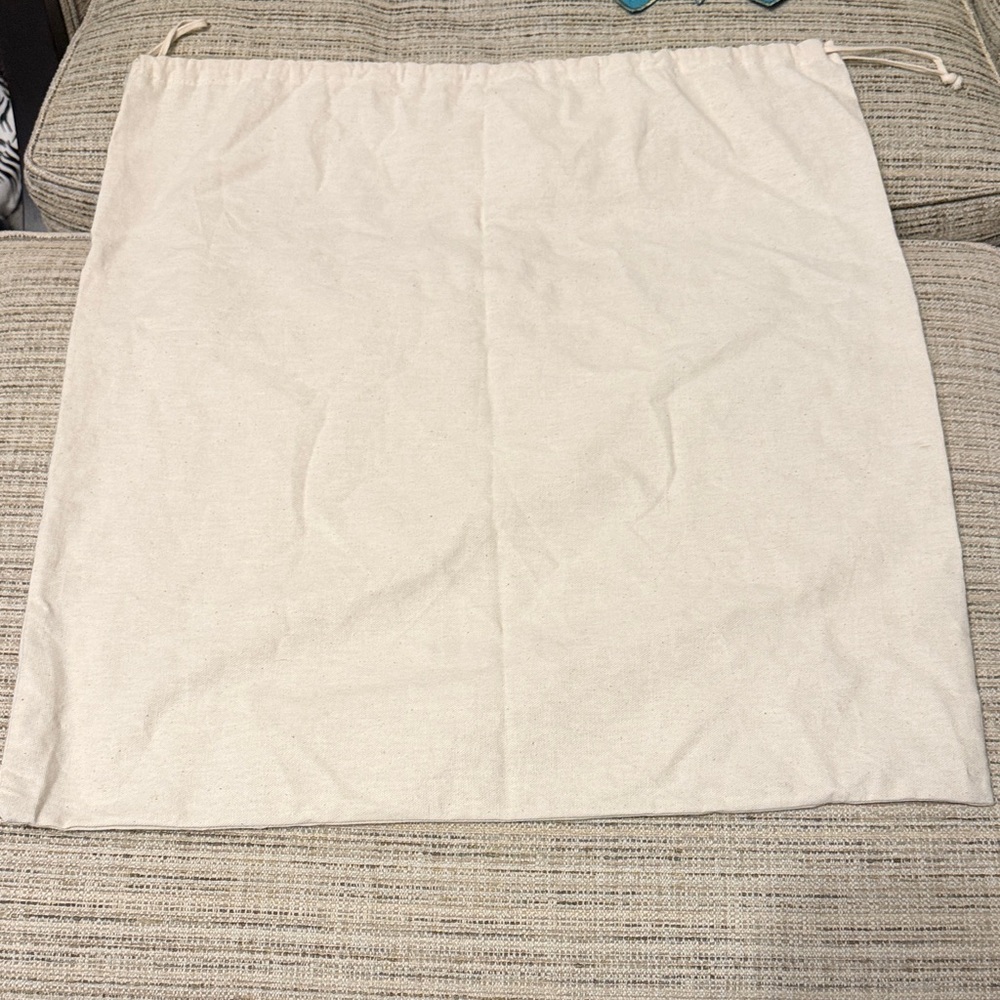Valentino Cream Dust Bag with Red Tag - Picture 7 of 11